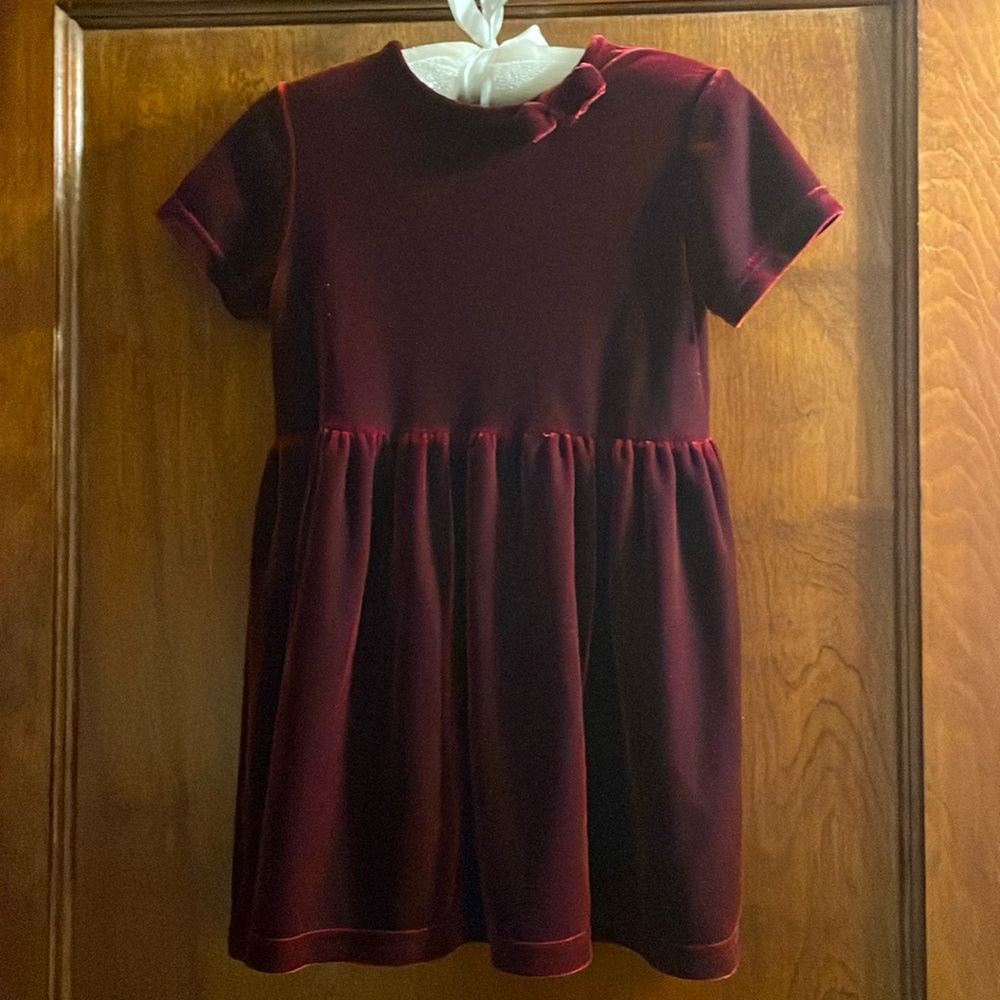Maroon velvet girls dress w bow detail